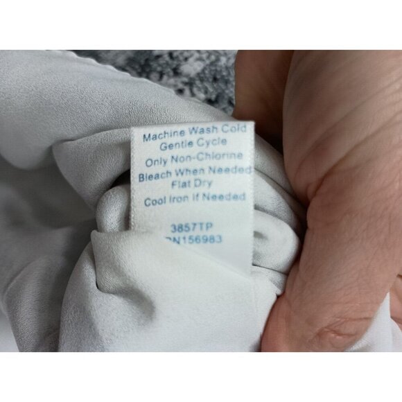 Everive Allison Joy Womens Blouse Small Gray White Animal Print Sleeveless Top - Picture 5 of 7